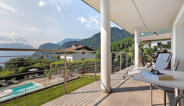 Eco del Garda - Deluxe Studio 101 with Covered Terrace and Lake View