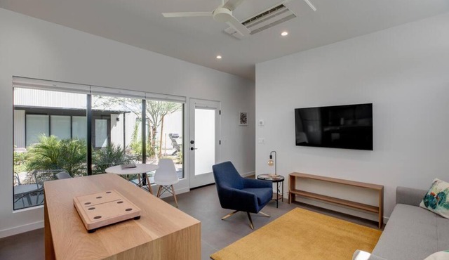 Eco-Friendly 1-bedroom Apartment - 80 Walkscore!