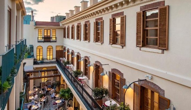 Ecole St. Pierre Hotel