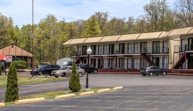 Econo Lodge Inn & Suites Lake Harmony - Pocono Mountains Area