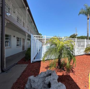 Econo Lodge St Petersburg Central