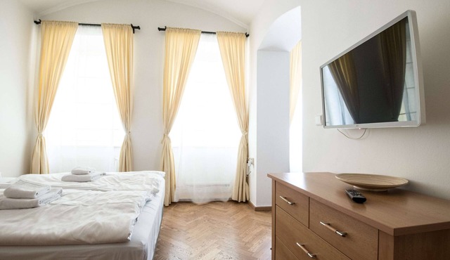 Economic double bed studio apartment ground floor with kitchen and bathroom