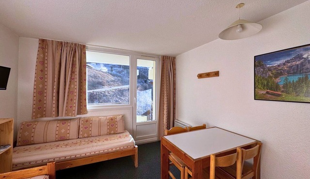 Economical studio for 3 with balcony in Les Menuires, Reberty 1850