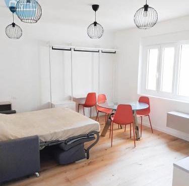 Economo B5 Tirabora Short Rent