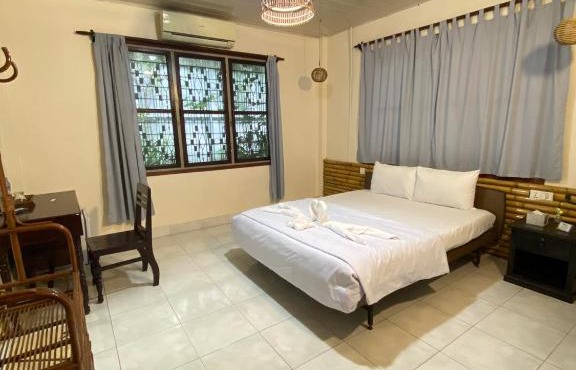 Ecran Riverfront Guesthouse