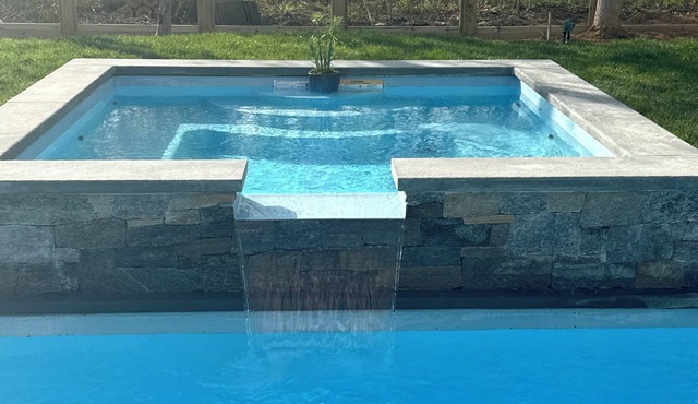 Edgartown Home with a Pool/Hot Tub. Reduced Rates 7/11-8/1.Flex check-in dates