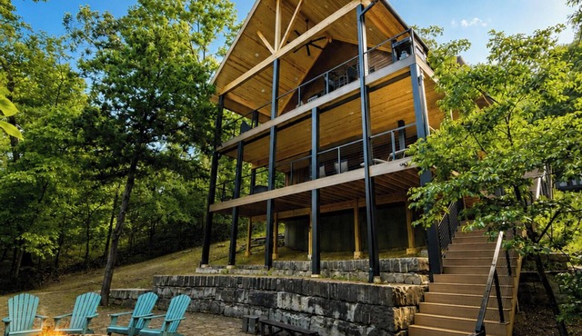 Edgewater Lodge - Luxury 4BR Waterfront Log Cabin on Secluded Beaver Lake Cove