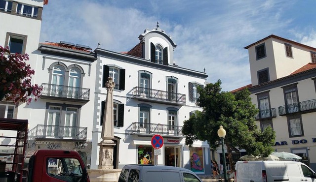 Edificio Charles 102