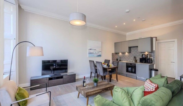 Edinburgh City Centre 2 Bed Apartment