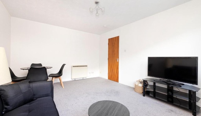 Edinburgh Morningside 2-Bedroom Apartment - Ground Floor