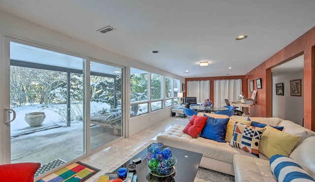 Edmonds Apartment with Private Wine Cellar!