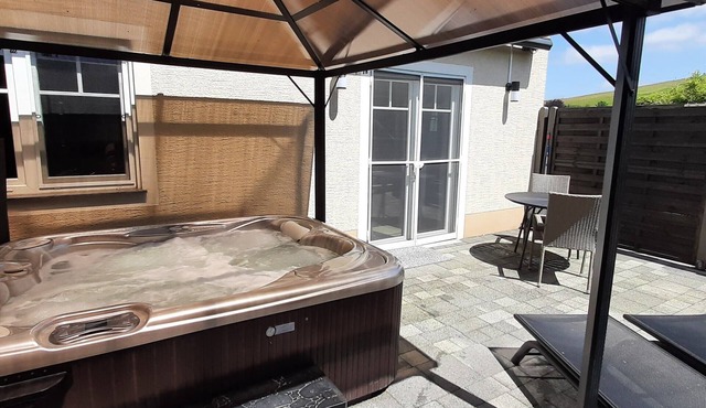 Eifel Dream KleineNims with Private Outdoor Whirlpool and Sauna