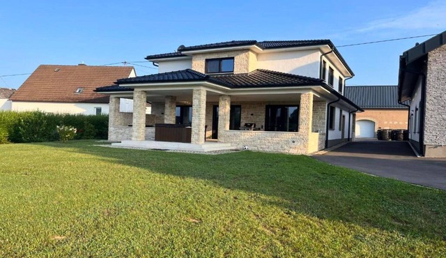 Eifel finca with whirlpool and garden lounge