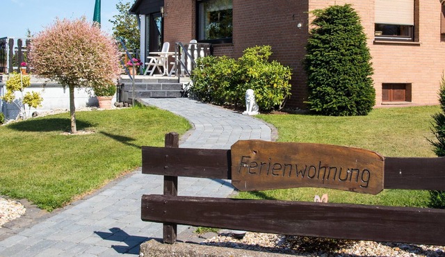Eifelhaus Helga Wald & Wiese in front of the door