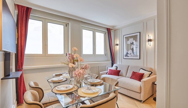 Eiffel Tower Apartment Invalides