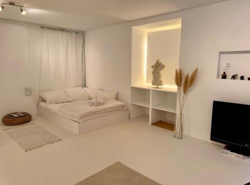 Eigene Souterrain Keller Wohnung nähe Olympiapark - von privat