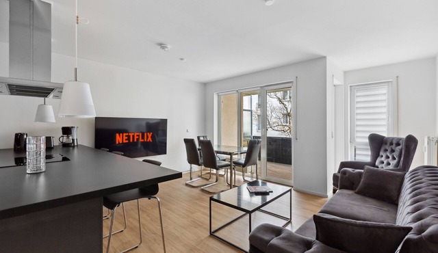 Eindrucksvolle Zwei-zimmer-wohnung mit Balkon und Großer Küche