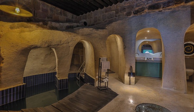 EKA CAVE MAISON