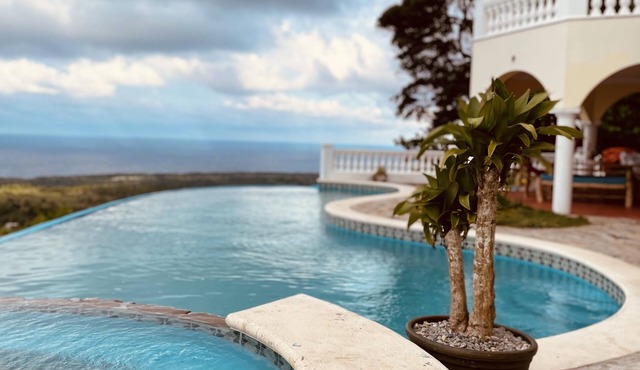 El Castillo Tropical