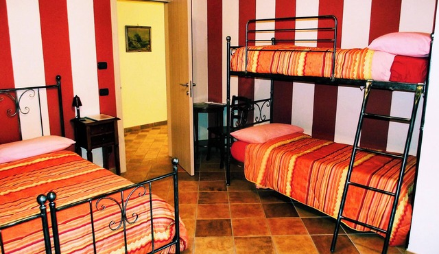 EL CAVAJER) red room