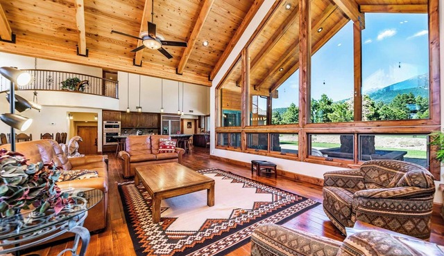 "El Rancho" The Grand House with Snowbowl Vistas w/AC