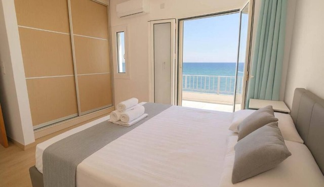 Ela Beachfront Penthouse With Jacuzzi & Sea View