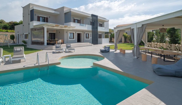 Elaida Villa, Refined Group Escape Pool & Play