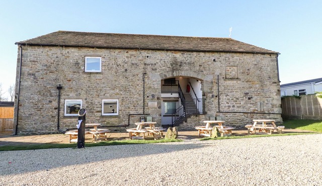 ELDROTH, pet friendly, character holiday cottage in Long Preston