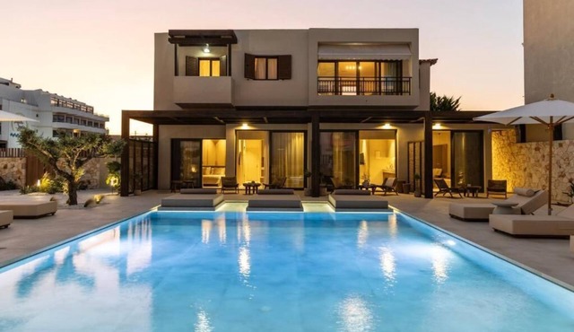 Elea Luxury Suites
