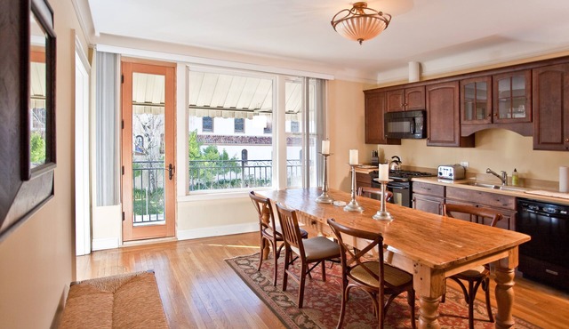 Elegance & Charm 2 blocks to Sonoma Square
