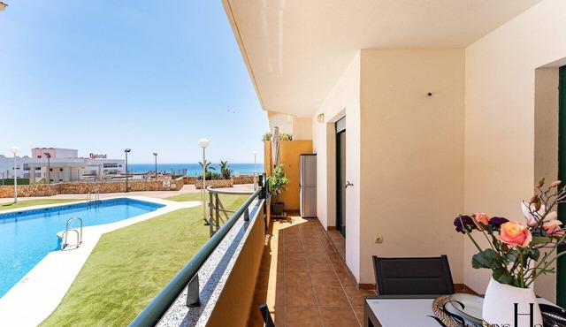 Elegant 2 Bed 2 Bath Apartment , Pool, Views, Parking REF010