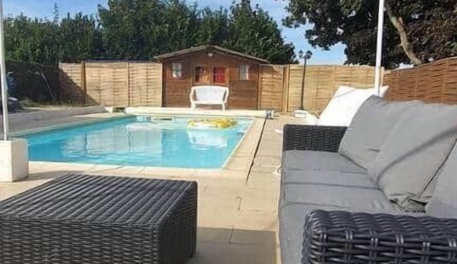 Elegant 2-bedroom apartment with shared pool (optional)