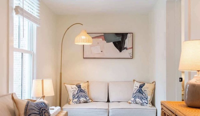 Elegant 2-Bedroom Retreat in Historic Saint Michaels – Walk to Dining & Shops
