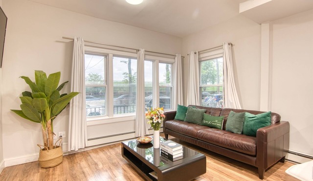 Elegant 2BR Modern Oasis Brand-New Build, Luxe Touches & Lightning-Fast WiFi, AC