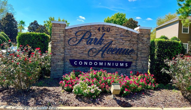 Elegant 3-bedroom condo with 2 King beds/2 twins close to OWA/Foley Sports Plex.