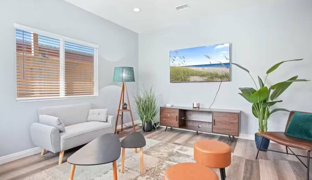 Elegant 3BR/2BA Remodeled Oasis Near Disneyland