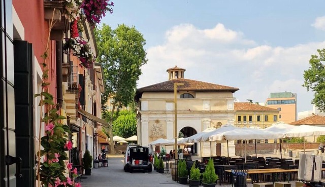 Elegant accommodation in historic house-Borgo Portello