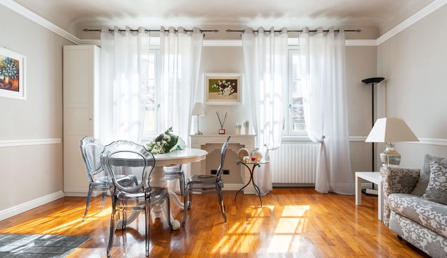 Elegant and Central Apartment of the Uffizi Signoria