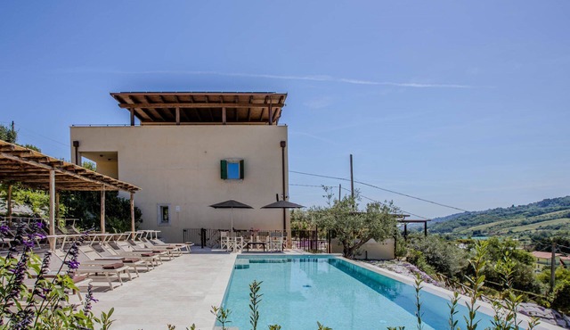Elegant and comfortable villa with a private pool, only 10 minutes from the beaches of Grottammare