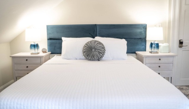 Elegant and comfortable queen room at the beach!
