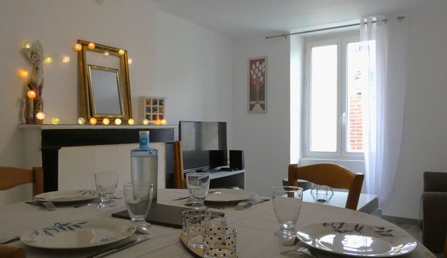 Elegant and Cozy Cottage in the Heart of Châteaudun – Walk to Attractions!