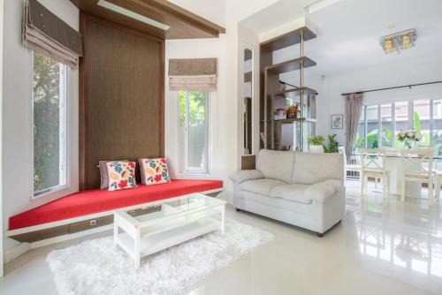 Elegant and Modern Home at Sansaran Villa Chiang Mai