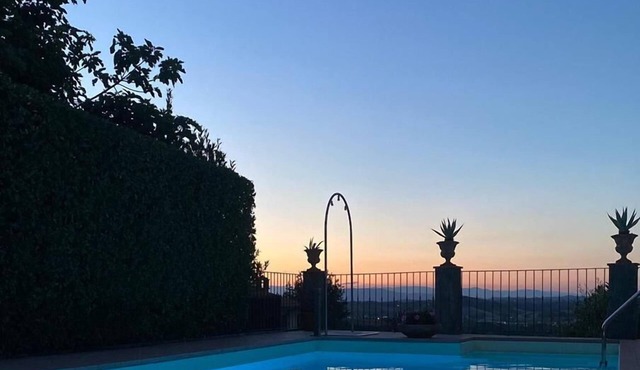 ELEGANT APARTMENT WITH POOL IN THE MIDDLE OF TUSCANY. WINE TASTINGS