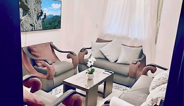 Elegant Apartment at Sheikh Zayed Compound