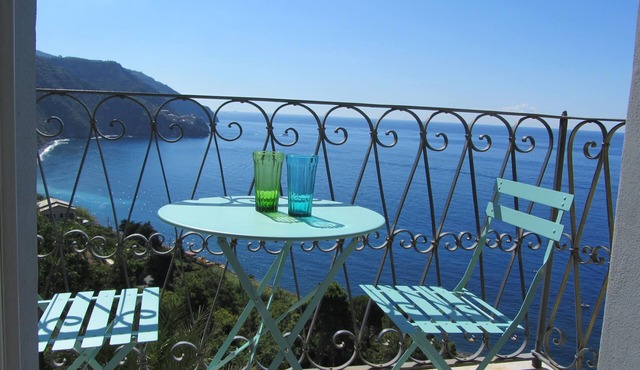 ELEGANT APARTMENT WITH EXTRAORDINARY SEA VIEW IN THE HEART OF THE FIVE LANDS