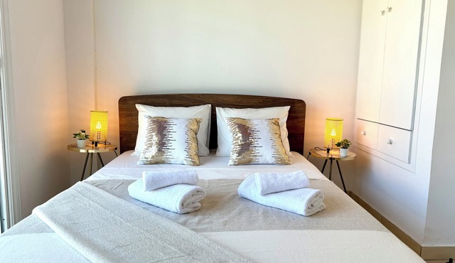 Elegant Beach Villa Moonstone with Lounge and BBQ