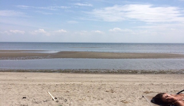 Elegant Beachfront, beautiful views. Come enjoy!