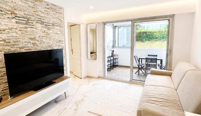 Elegant cocon avec piscine et parking prive