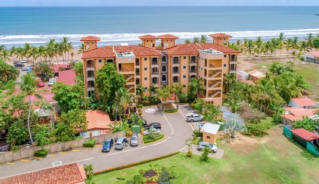Elegant Condo on Beachfront Property with Shared pool, Ocean Views, and WiFi