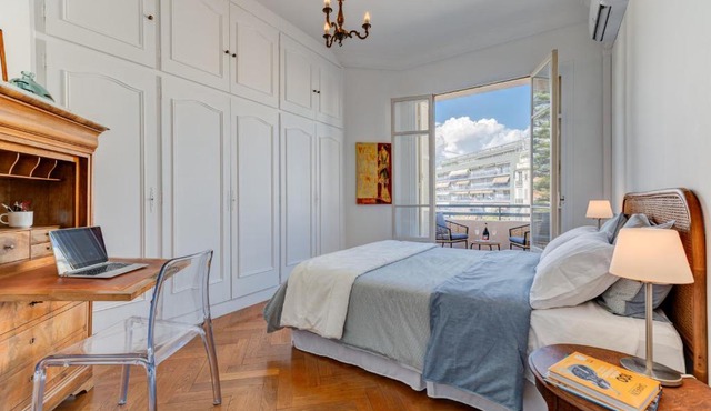 Elegant Condo with Balconies in the Heart of Nice